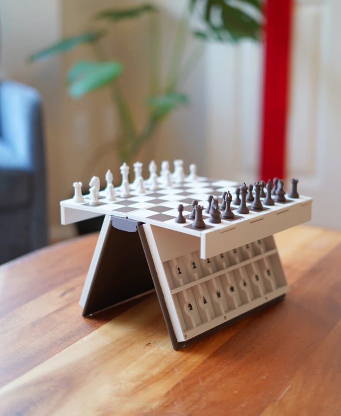 Boîte d'échecs magnétique internationale