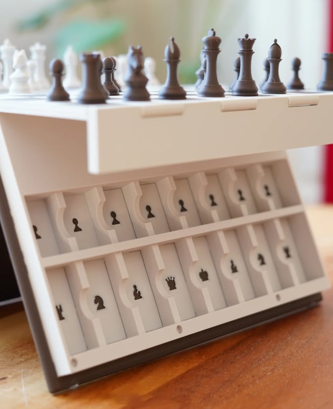 Boîte d'échecs magnétique internationale