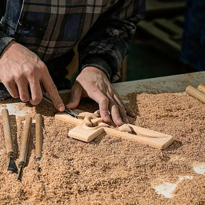 Cadeau de mariage sculpté à la main : Cœurs entrelacés