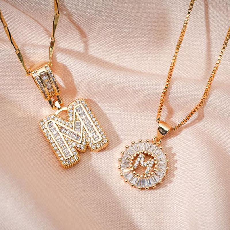Collier pendentif alphabet doré