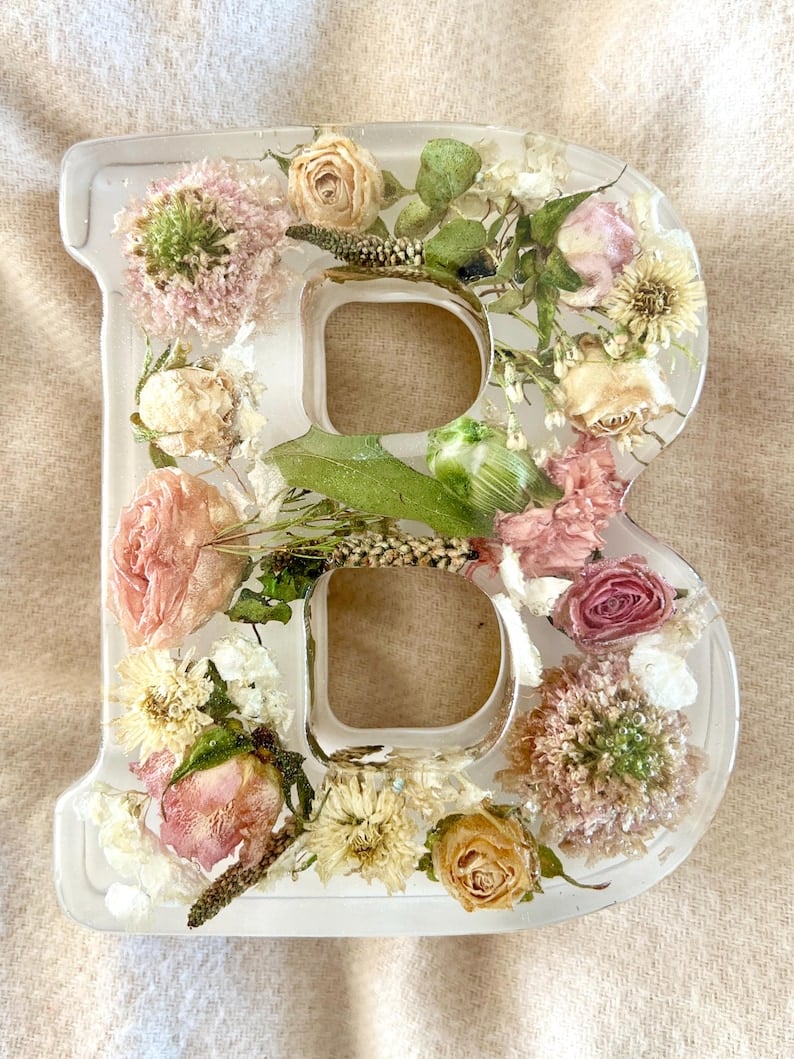 Lettres artisanales en résine florale LED