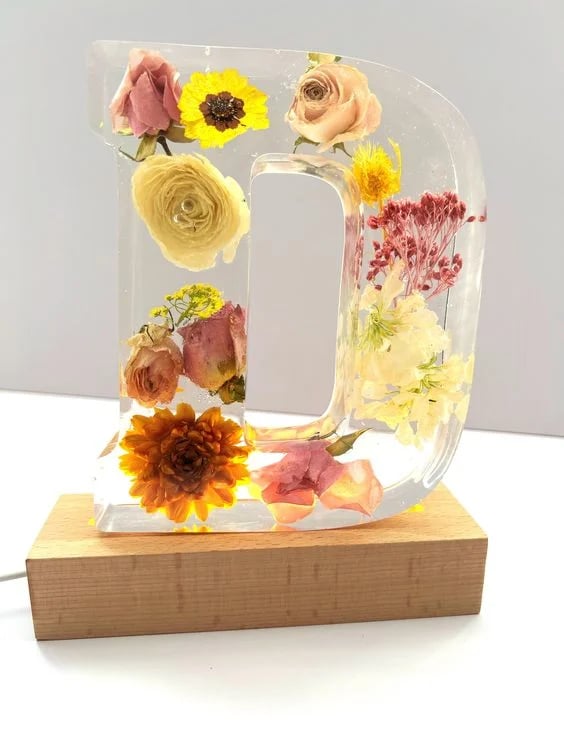 Lettres artisanales en résine florale LED