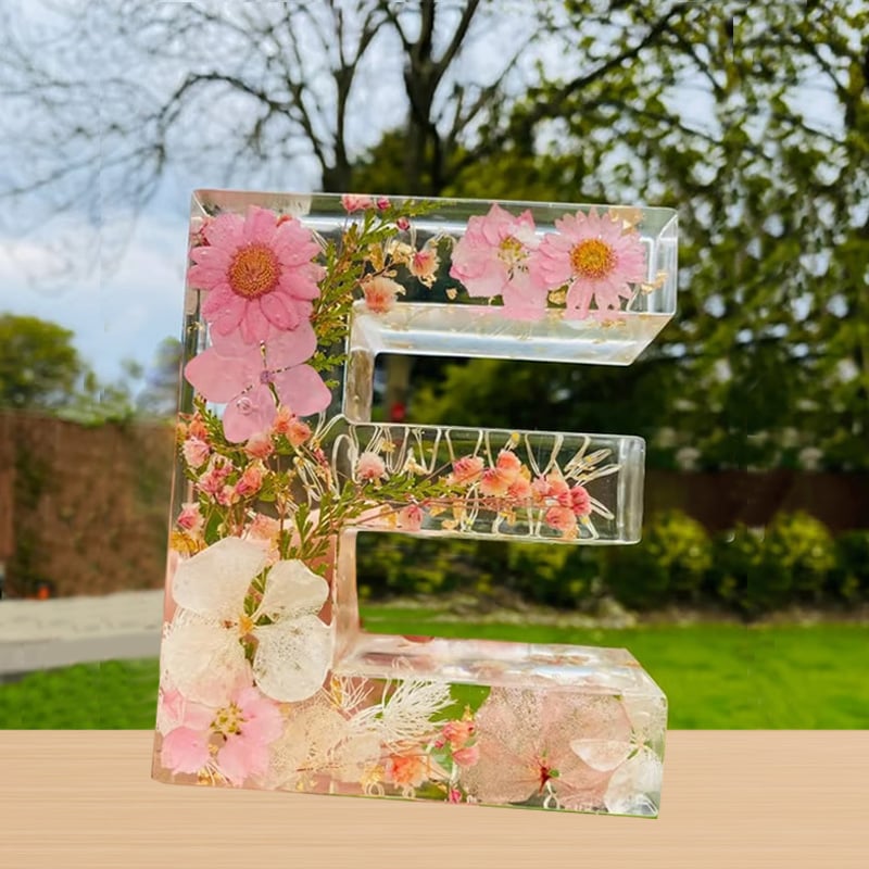 Lettres artisanales en résine florale LED