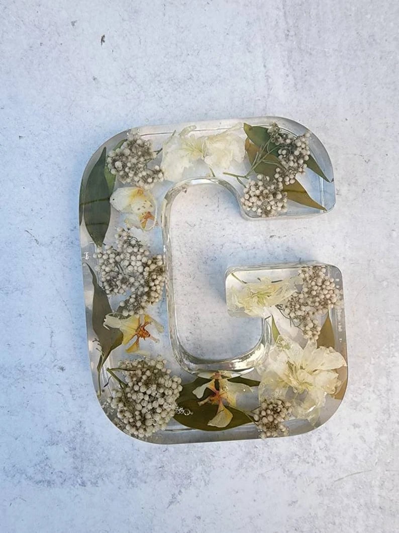 Lettres artisanales en résine florale LED