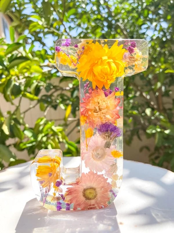 Lettres artisanales en résine florale LED