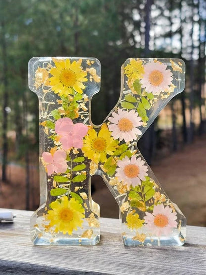 Lettres artisanales en résine florale LED
