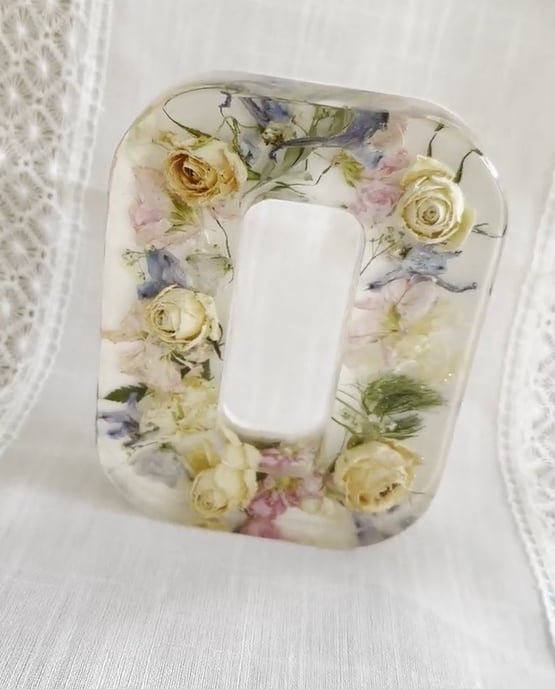 Lettres artisanales en résine florale LED