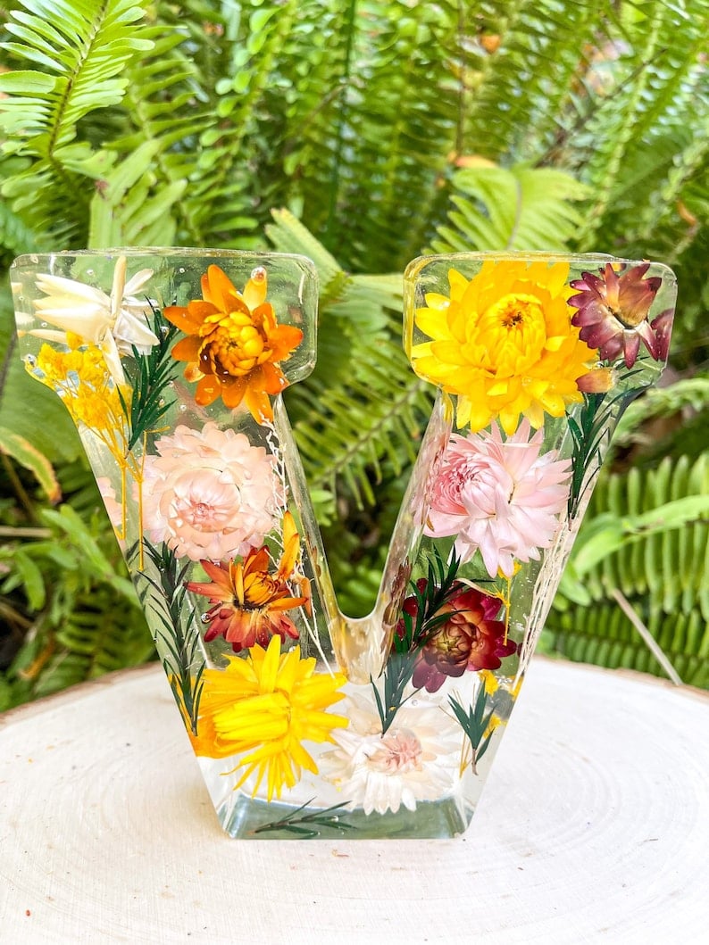 Lettres artisanales en résine florale LED