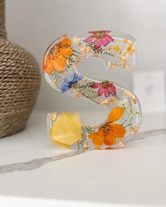 Lettres artisanales en résine florale LED