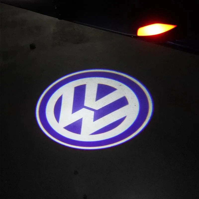 Projecteur de logo pour voiture – Illuminez votre entrée avec un logo élégant