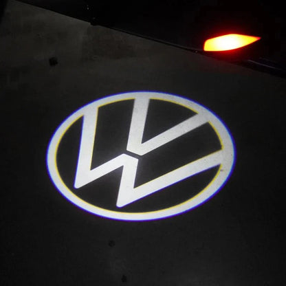 Projecteur de logo pour voiture – Illuminez votre entrée avec un logo élégant