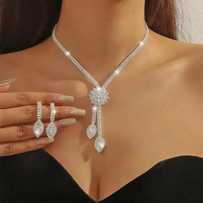 Ensemble de bijoux 2 pièces en forme de fleur avec zircons collier et boucles d’oreilles
