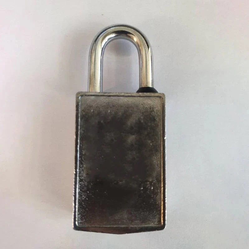 Cadenas magnétique étanche avec bande magnétique