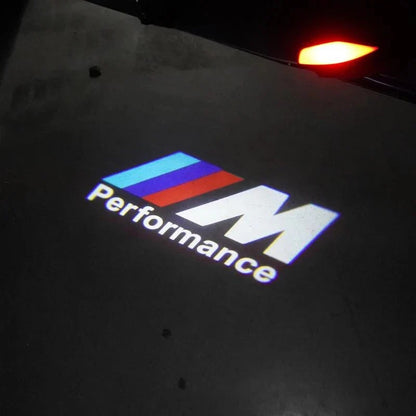 Projecteur de logo pour voiture – Illuminez votre entrée avec un logo élégant